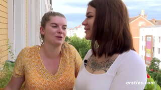 ���਼ੈਤਾਨ ਸ਼ੁਕੀਨ lesbians ਇਸ ਦੌਰਾਨ ਹਾਊਸ 