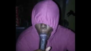 Негър дебеличка хлебает сперматозоиди от друг бибиси